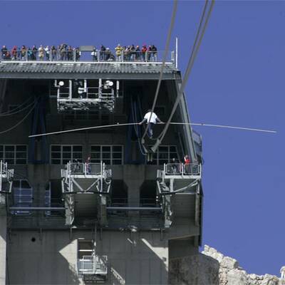 Hochseilartist balancierte zur Zugspitze
