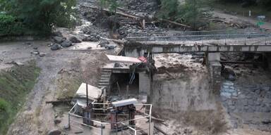 Hochwasserschutz wird errichtet.