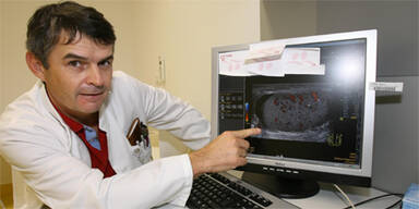 Abgetrennte Hoden wieder angenäht