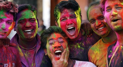 Holi-Fest: Inder liefern sich Farbenschlacht