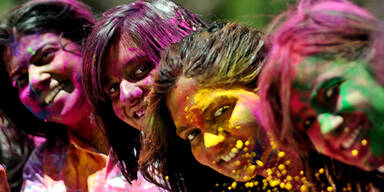 Buntes Frühlingsfest in Indien