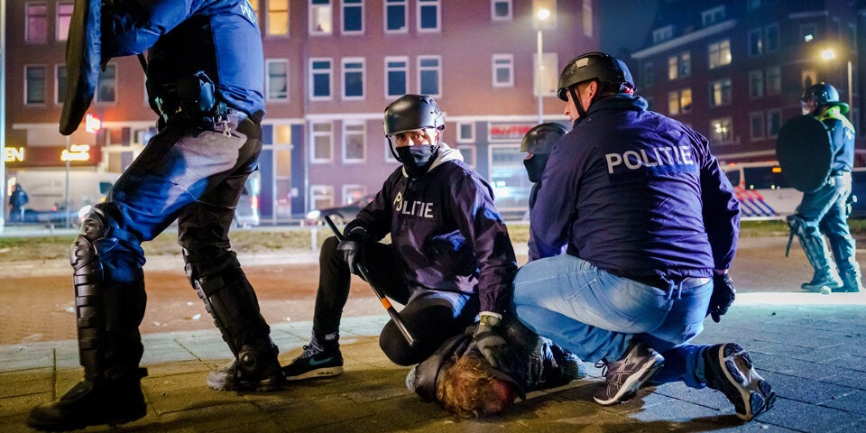 Wieder schwere Corona-Krawalle in den Niederlanden