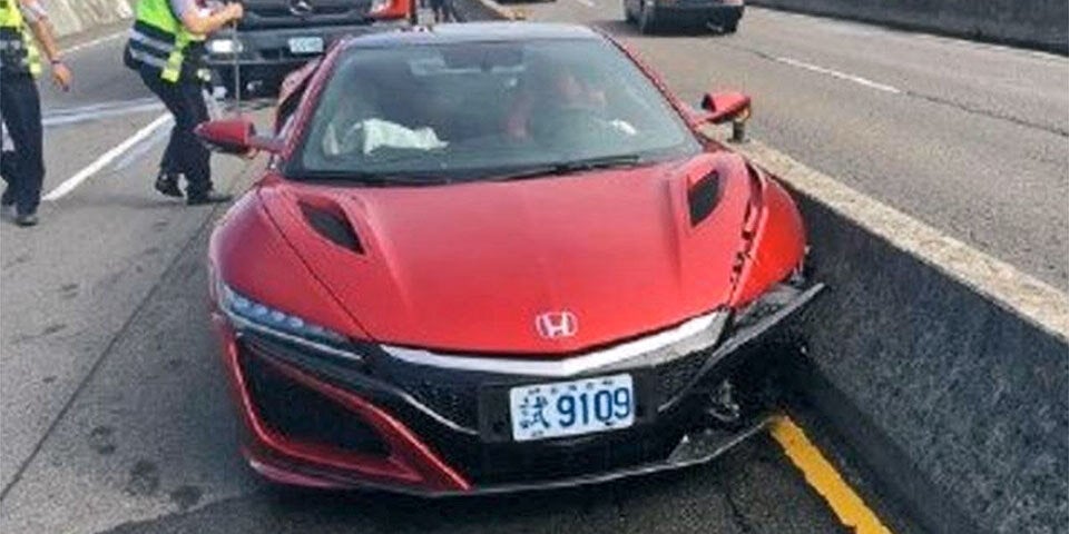 Autotester schrottet brandneuen Honda NSX