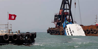 Schiff sinkt nach Crash mit Fähre - 37 Tote 