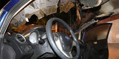 Mödling: Hooligans fackeln Auto ab 