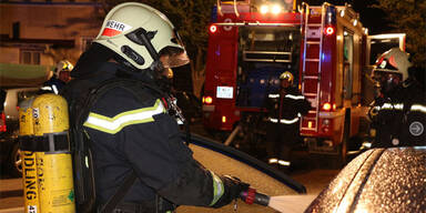 Mödling: Hooligans fackeln Auto ab 