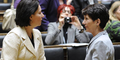 Prammer verteidigt Heinisch-Hosek