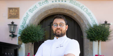 Star-Koch Andreas Vasiliadis verr&auml;t Dessert-Klassiker der Post Lech