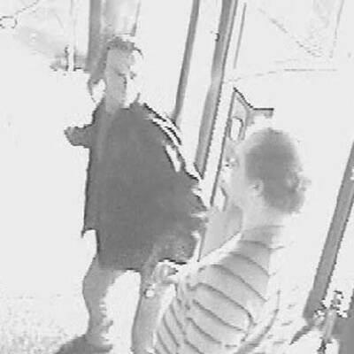 Ein Unbekannter verprügelte den blinden Deutschen.