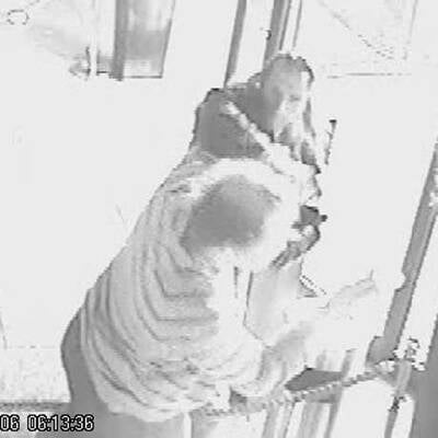 Ein Unbekannter verprügelte den blinden Deutschen.