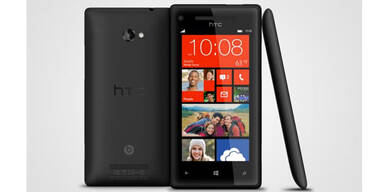 Zwei Windows Phone 8-Handys von HTC