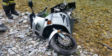 Biker st&uuml;rzt im H&ouml;llental in den Tod