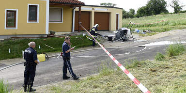 Hubschrauber stürzt auf Haus