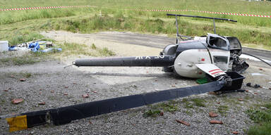 Hubschrauber stürzt auf Haus