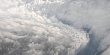 Er flog ins Auge des Hurrikans: "H&ouml;llisches Monster!"