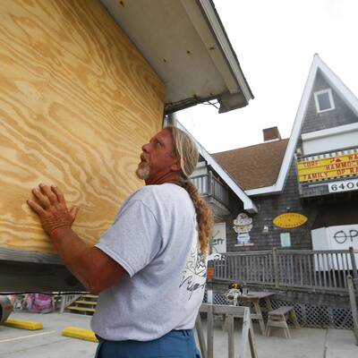 Wann trifft Arthur auf Land?