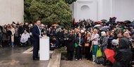 Babler eröffnet Urin-Schwimmbad-Spektakel in Venedig