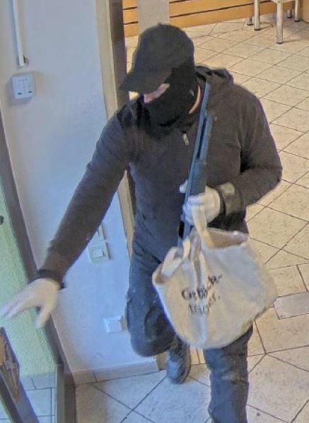 Bankräuber drohte bei Überfall mit Pumpgun