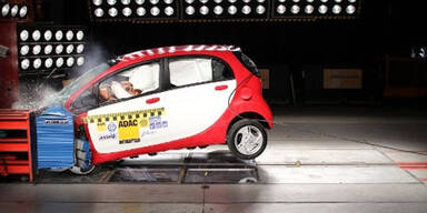 Mitsubishi i-MiEV im ersten Crashtest