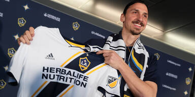 'Ibra' sorgt sofort f&uuml;r Schlagzeilen