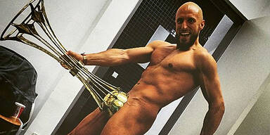 Irrer Nacktjubel nach Europacup-Sieg