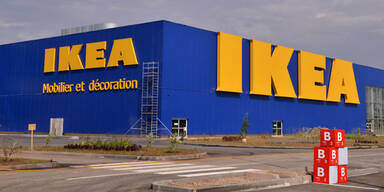 Ikea-Glas-Vitrine explodiert mitten im Wohnzimmer