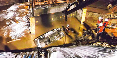 Br&uuml;cke weg: 2 Tote bei Auto-Absturz