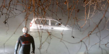 Alko-Lenker (18) landete mit PKW im Fluss