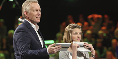 Johannes B. Kerner, Emma Schweiger, Das Spiel beginnt