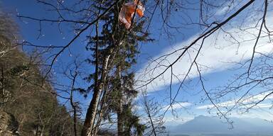 Pilot musste mit Hilfe eines Hubschraubers geborgen werden.