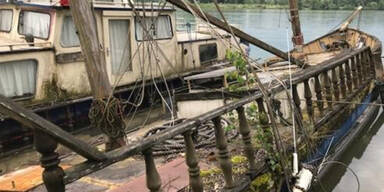 Treibstoff in Donau gelaufen: &Ouml;lsperre