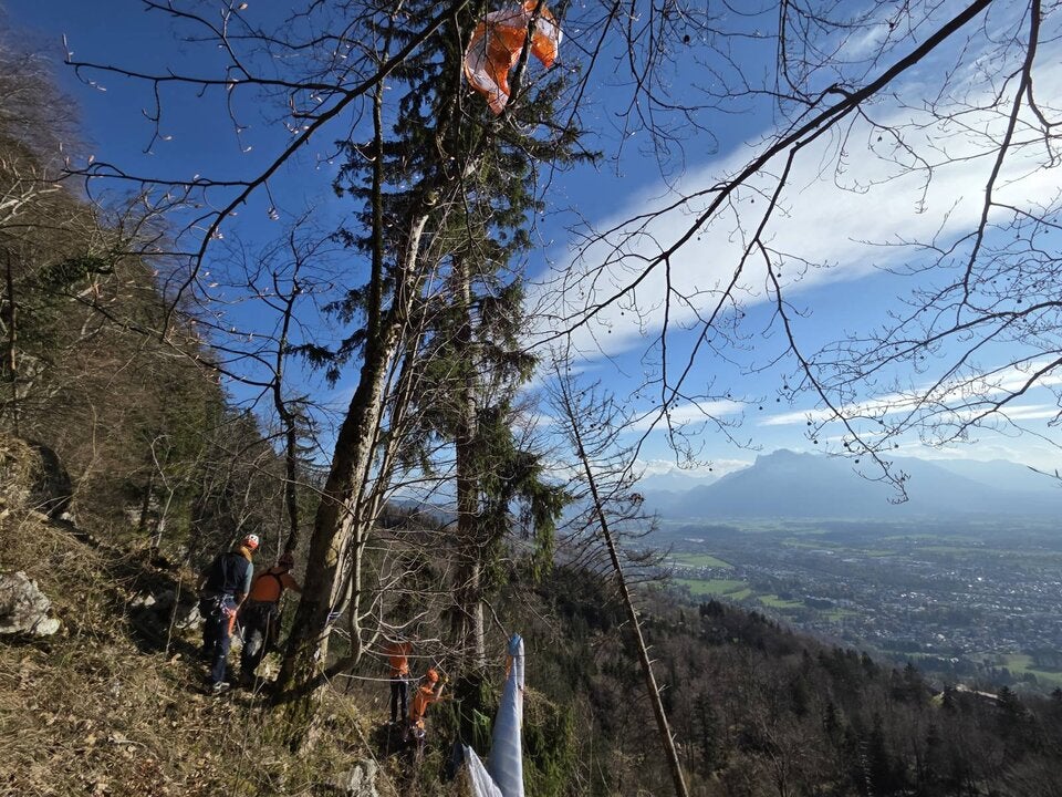 Pilot musste mit Hilfe eines Hubschraubers geborgen werden. 