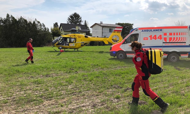 Zug in Wien crasht in Lkw – Mehrere Verletzte