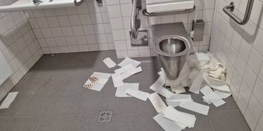 Wer aufs Häusl will, muss zahlen: Wirbel um WC-Abo in Wr. Neudorf