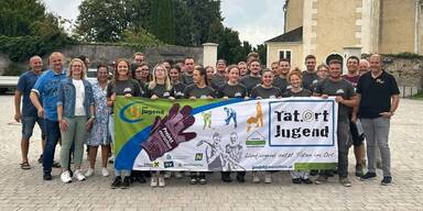 Landjugend b&auml;ckt 30 Meter langen Apfelstrudel