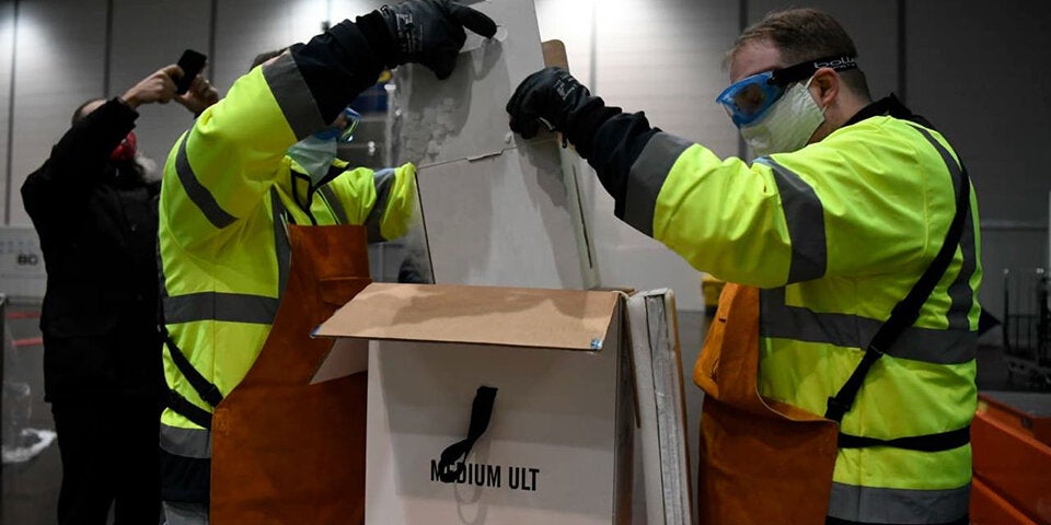 Erste Corona-Impfstoff-Lieferung ist in Österreich