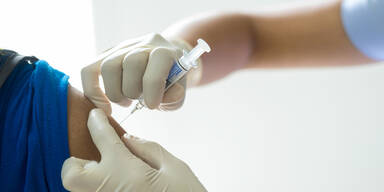 Heime sollen gegen Geld Angehörige geimpft haben