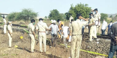 Zug &uuml;berrollte schlafende Wanderarbeiter: 14 Tote