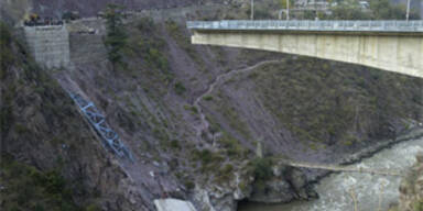 Mindestens drei Tote bei Brückeneinsturz in Indien