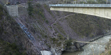 Mindestens drei Tote bei Brückeneinsturz in Indien