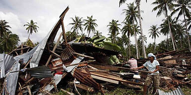 Baby überlebt Tsunami in Indonesien