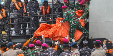 Boeing-Absturz in Indonesien: Flugschreiber gefunden