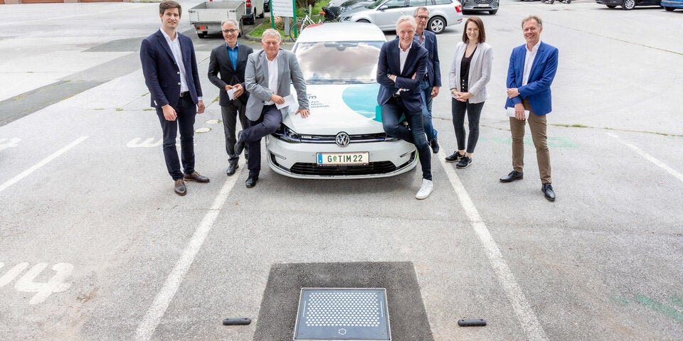 Graz testet Laden von E-Autos über Bodenplatten