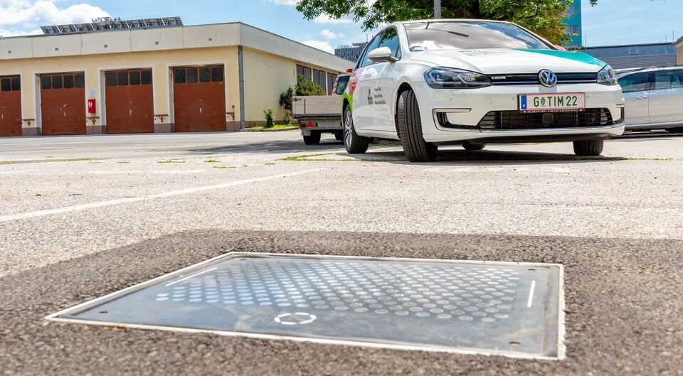 Graz testet Laden von E-Autos über Bodenplatten