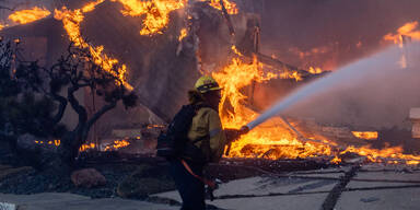 Der Feuerwehr in LA geht das Löschwasser aus