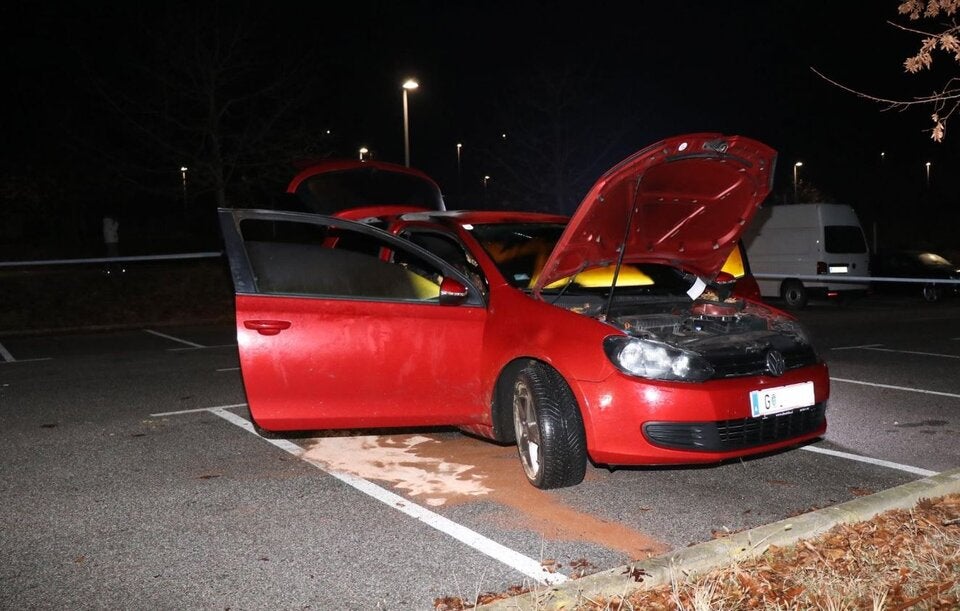 Roter Golf Influenzerin Suche