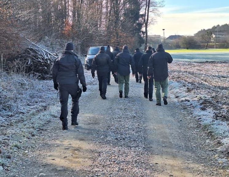 Roter Golf Influenzerin Suche