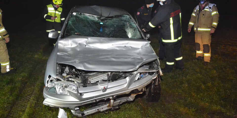 Alko-Lenker (18) landete mit PKW im Fluss