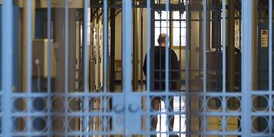 H&auml;ftling starb beinahe an &Uuml;berdosis