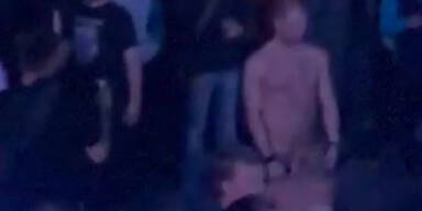 P&auml;rchen hat Oral-Sex mitten im Konzert-Publikum